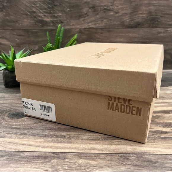 NIB Steve Madden Rainir Notched Ankle Booties Boots Cognac Suede 8 - Picture 9 of 11